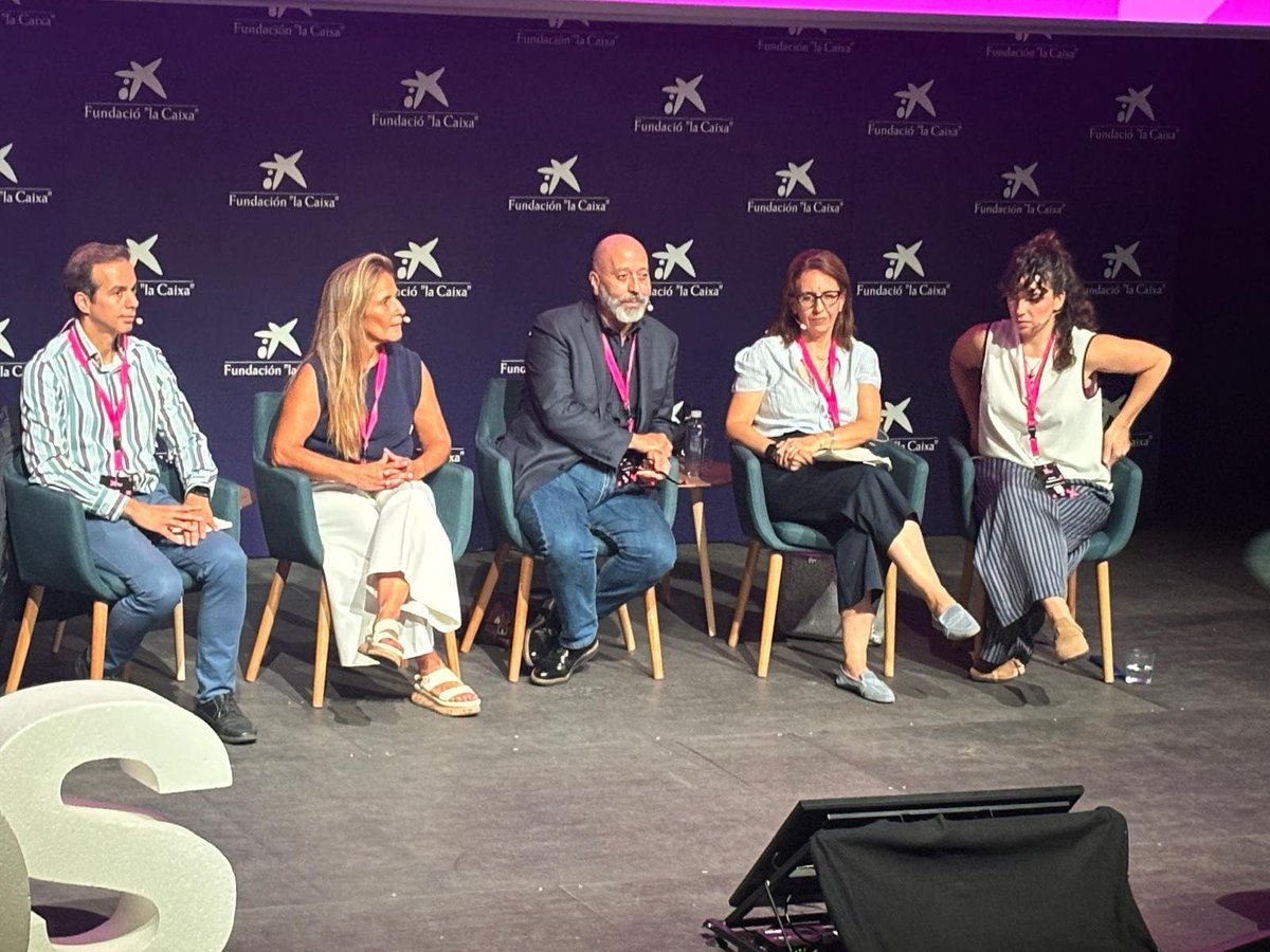 ¡Estamos en #Demos2024! El dir. de RRII de Fundación Telefónica, <a href="/joansitocruz/">joan cruz</a>, la gerente de Innovación y Producto de <a href="/ProFuturo_/">ProFuturo</a> y representantes de <a href="/VolunTelefonica/">Voluntariado de Telefónica</a>, <a href="/42UrdulizFTef/">42 Urduliz Bizkaia</a> y <a href="/42BarcelonaFTef/">42 Barcelona</a> protagonizan una charla sobre el nuevo paradigma intergeneracional.