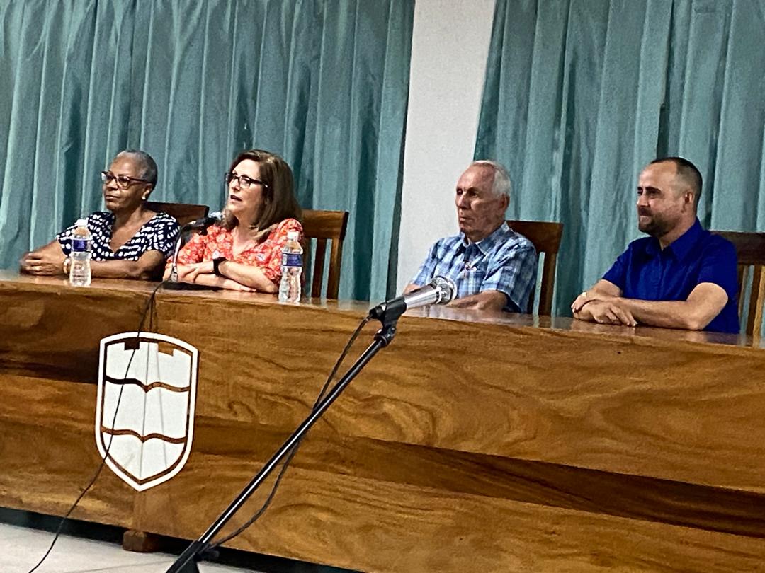 KatiaEscan's tweet photo. #Única y #Sentida experiencia vivida en la #UCF con el intercambio ameno,contextualizado y participativo,con estudiants,profesores y trabajadores,acerca y como expresara la Dra.C Patricia Ares d la familia,protagonista d las diferentes dinámicas sociales.#CienfuegosXMásVictorias. https://t.co/rYrVhxxdT7