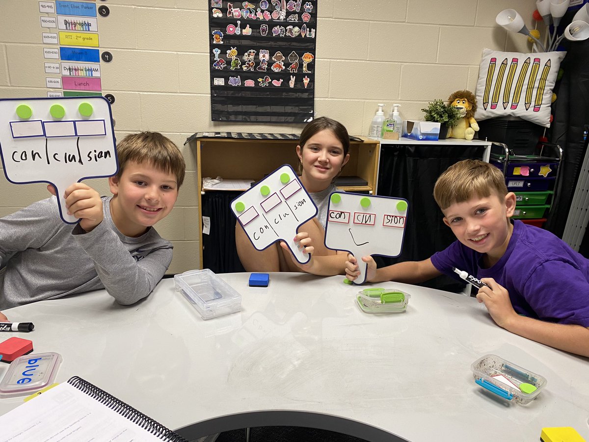 Dividing words into syllables is no problem for this crew! We have some Su•Per STAR spellers at HHE! ⭐️ <a href="/HumbleISD_HHE/">Hidden Hollow Elementary</a> #shineBrightHHE #ShineOn