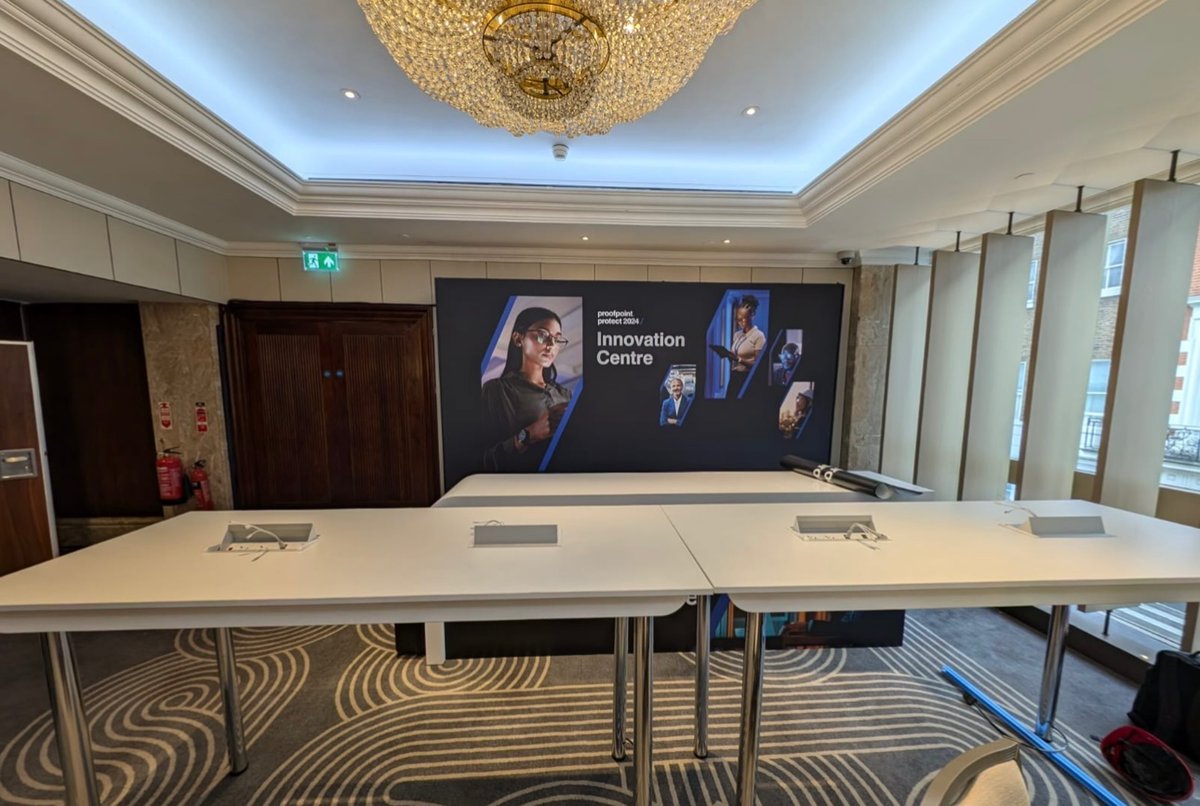 Chillandcharge's tweet photo. Our Power Benches set up ready for an event!🎉 

Offering a free phone charge to visitors is a great way to make your event area stand out.📱

You can power any device from phones to laptops and iPads etc!😃

#event #business #exhibition #phonechargingstation https://t.co/N4Ofw2aeXa