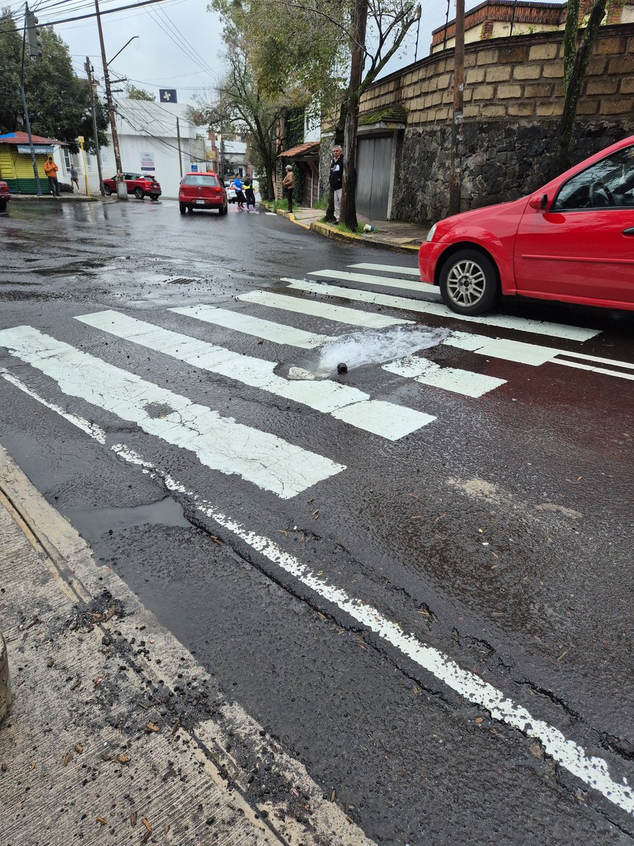 lucyttg's tweet photo. @SacmexCDMX @AlcaldiaAO @GobCDMX @locatel_mx 
Más de 12 horas con esta fuga de agua. Favor de atender
Calz. Desierto de los Leones #5510 Col. Alcantarilla. Alvaro Obregón 
URGE https://t.co/KQc3RFhAdk