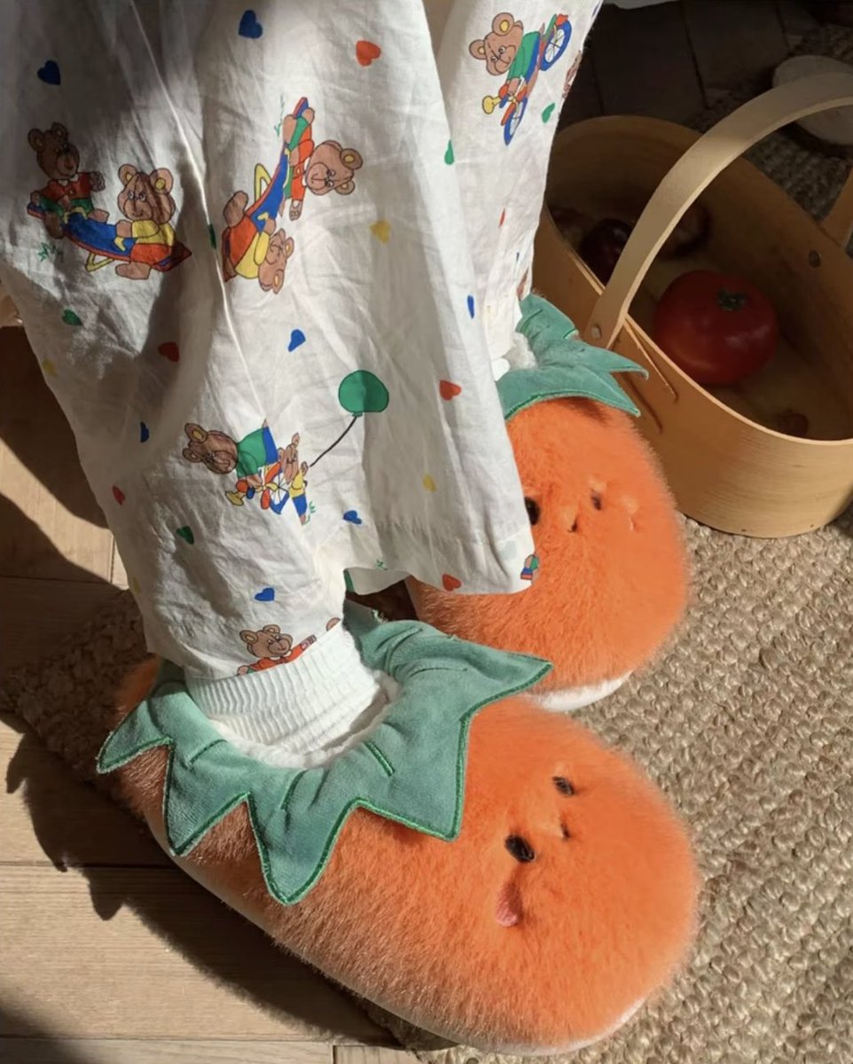 300moods's tweet photo. tomato slippers 🍅 https://t.co/nRPn4GyNST