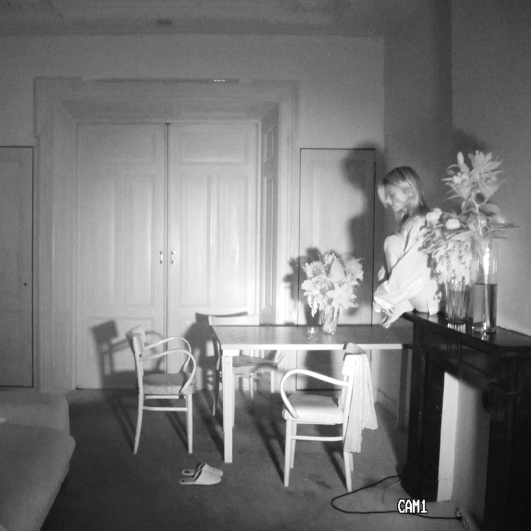 year0001online's tweet photo. [#toxe] Moments from Toxe's "Pillow Fight" music video, a haunting visualiser where vulnerability and poise blur through a night vision lens.

https://t.co/QTTHfoTM2o

Video director + editor: Tove Agélii
Camera: Ellie Lizbeth Brown https://t.co/4QrVG4KMmV