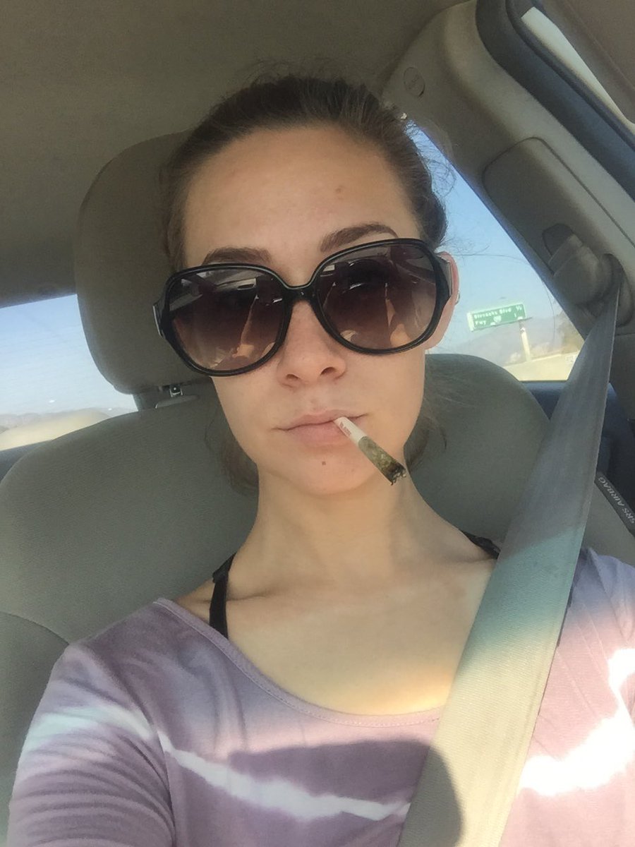 Hey Y’all💚 It’s Blunt O’Clock🤗 Let’s go! 💨💨🤏🏻😉