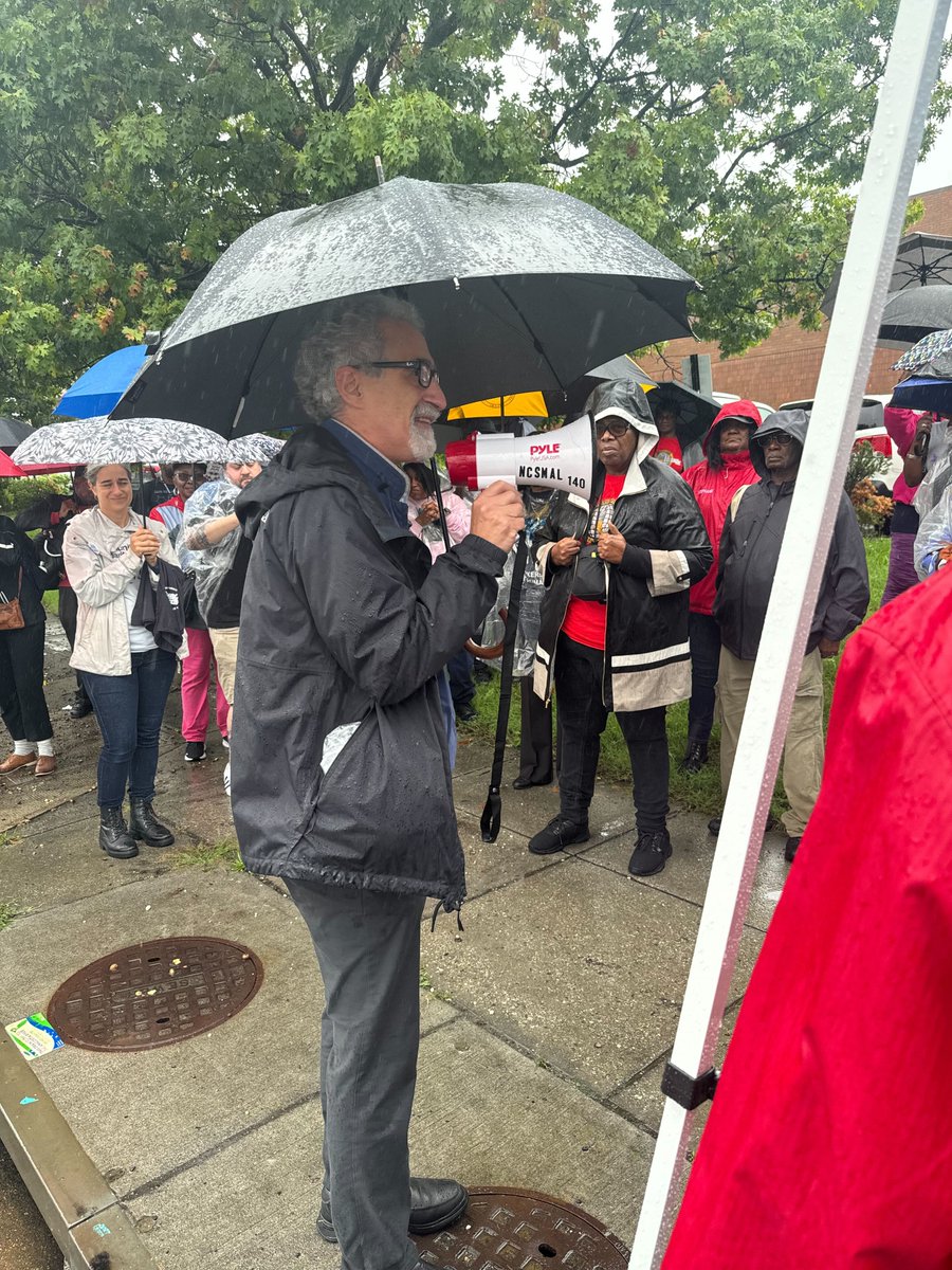 APWUnational's tweet photo. HAPPENING NOW: APWU President Mark Dimondstein addresses the crowd at a rally in Northeast DC #wewillnotbesilenced https://t.co/QpYBjcD3sH