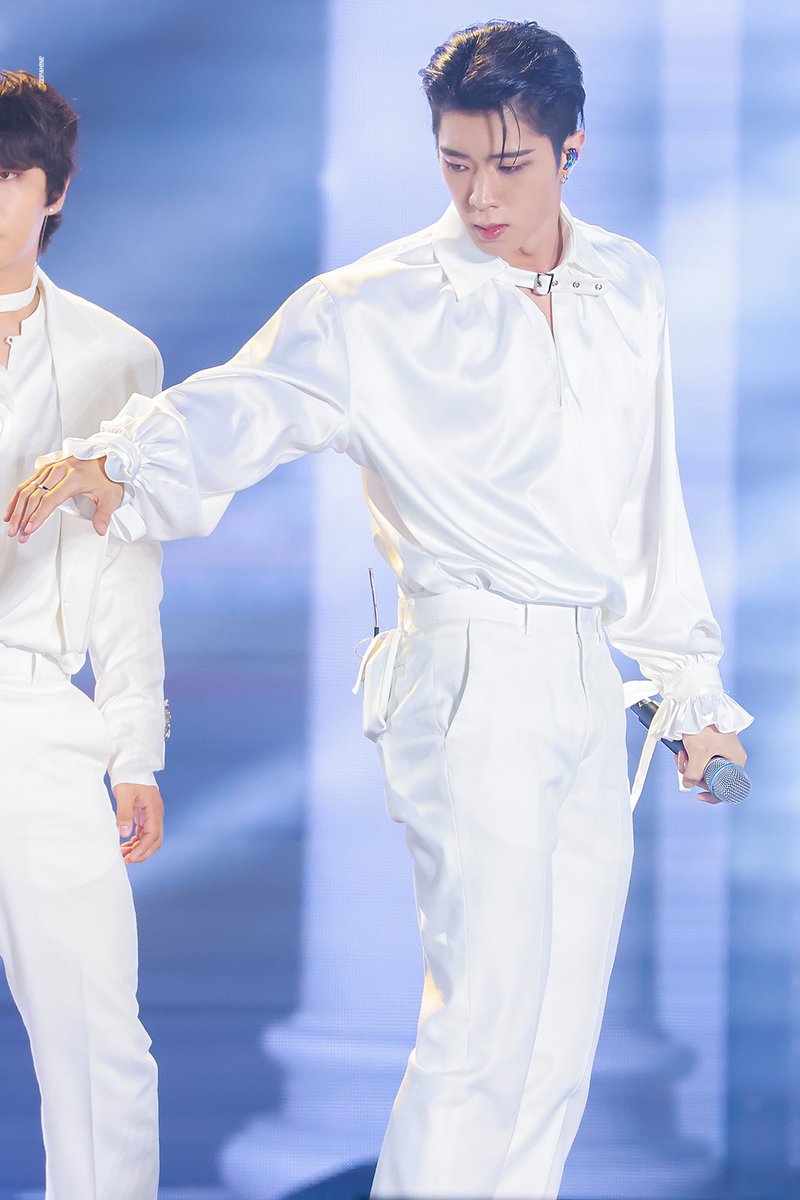 dopamine950123's tweet photo. 240812

🧚🏻‍♂️

#온앤오프 #ONF #와이엇 #WYATT #심재영 #BYE_MY_MONSTER #BEAUTIFUL_SHADOW https://t.co/QoJ2HWfJnW