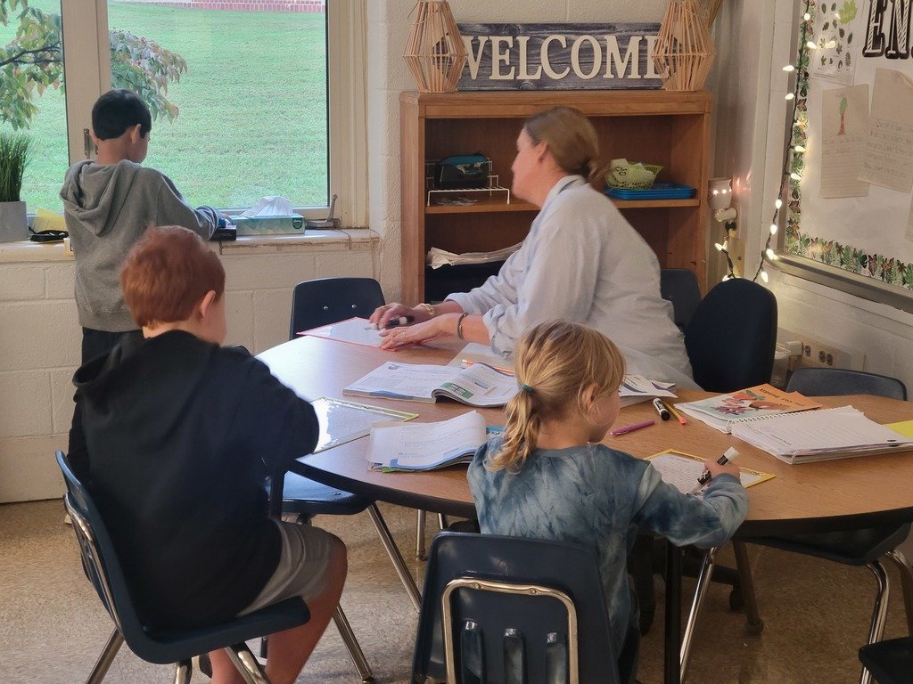 CSCElemAACPS's tweet photo. It takes two! Coteaching in action  during literacy &amp; math. #TheFlocksThatRocks #BelongGrowSucceed https://t.co/Kal25gZBYc