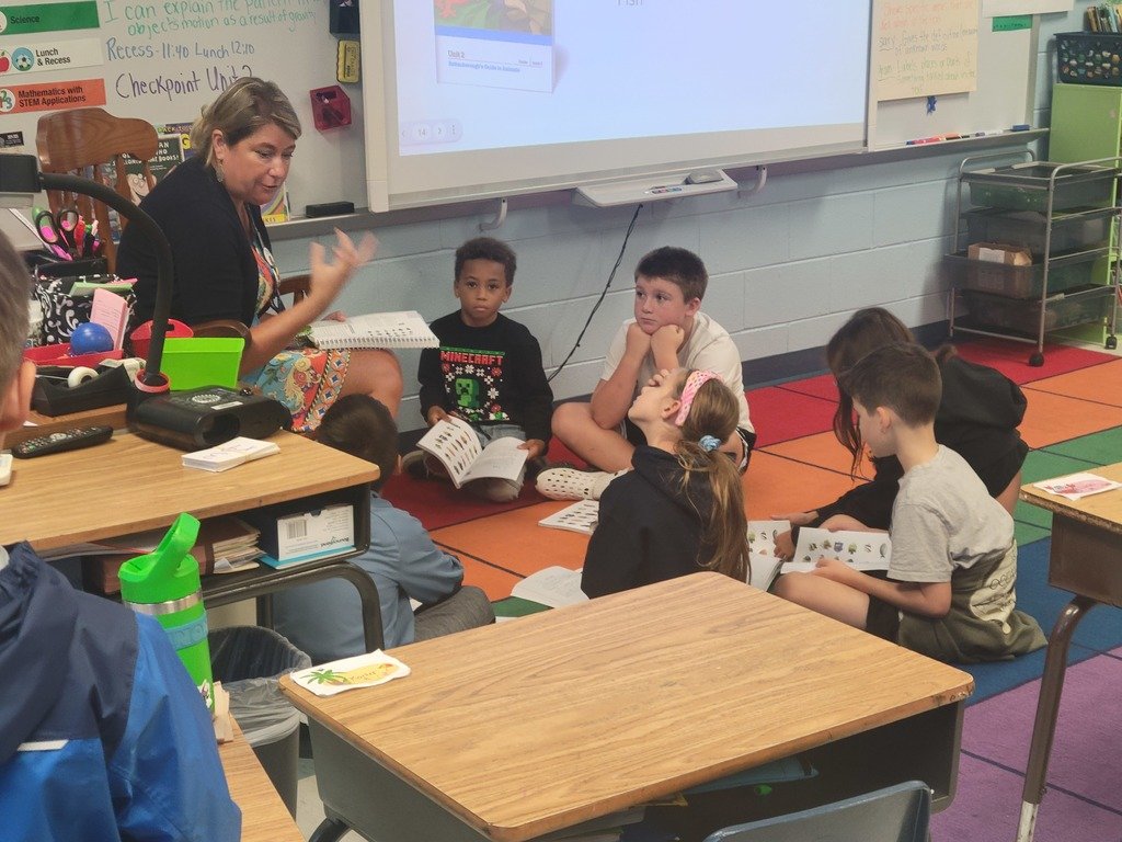 CSCElemAACPS's tweet photo. It takes two! Coteaching in action  during literacy &amp; math. #TheFlocksThatRocks #BelongGrowSucceed https://t.co/Kal25gZBYc