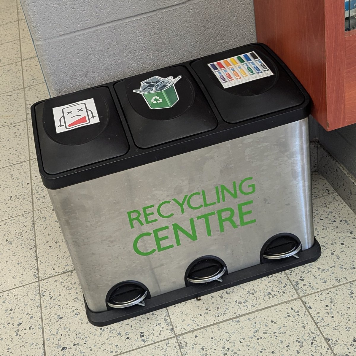 JRiversoCorreia's tweet photo. Our #BatteryBlitz begins today and lasts all month long @AngelaMericiDP peeps !!! Drop-offs in the front foyer please OR use ur classroom boxes !! https://t.co/khMILES7xl