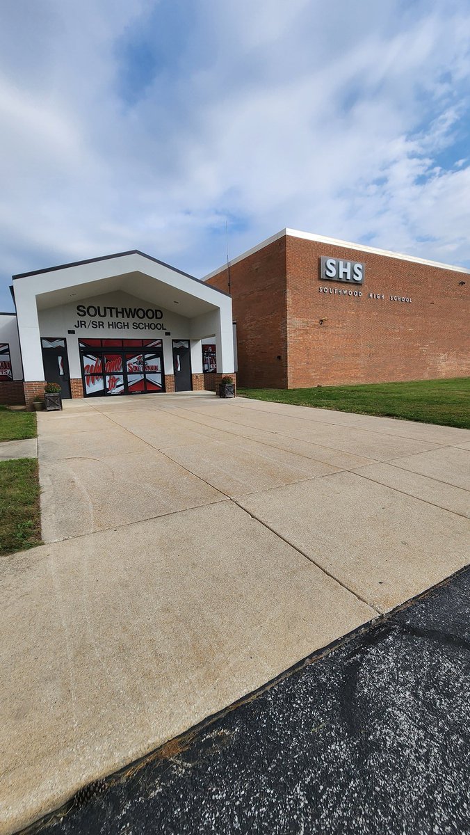 KGrubbsatMU's tweet photo. I had a visit at Southwood HS this morning where I met with 7 awesome students!

Now I'm back with a table at lunch to see who else might be interested in MU! 😄

#MUontheroad #ManchesterUniversity #SpartansforLife https://t.co/YXtmv9A8tp