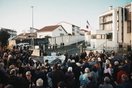 🔴Migranteei laguntzeagatik 7 militante komisaldegira deitu izana salatzen dugu. Horrezgain, elkartasuna adierazi nahi diegu errepresaliatuei.

Migranteen eta haiek laguntzen dituztenen kriminalizazioari ez !