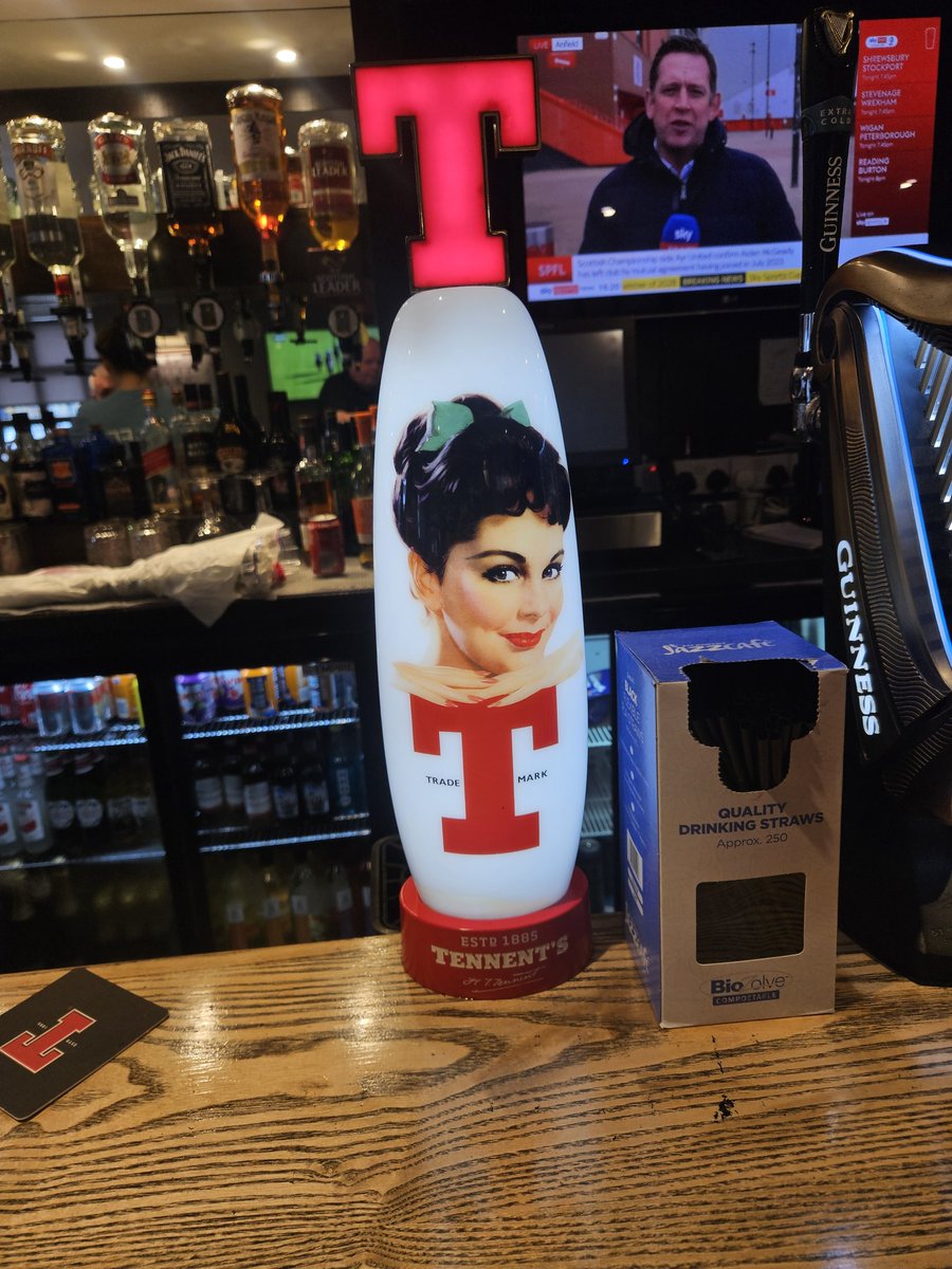 RobertLockie001's tweet photo. Who is the lady portrayed on the tennents lager pumps? General quiz in the boozer. https://t.co/ruXGwuxh1T