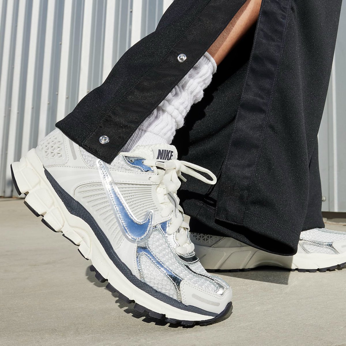 solefed's tweet photo. Ad: EASY COP 👌 Women's Nike Zoom Vomero 5 'Photon Dust/Chrome'

-> https://t.co/EegFbCmh3H https://t.co/oUnp1wvjUL