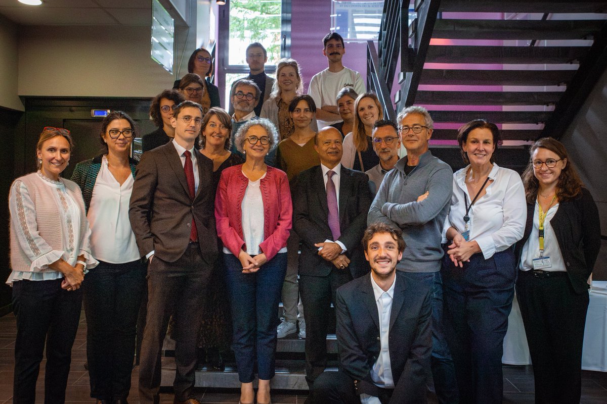 Honoré d’être choisi par <a href="/ENSV_VetAgroSup/">ENSV-FVI</a> comme parrain de la première promotion du cycle des hautes études #OneHealth.

Heureux de présenter la vision de l’OMS sur cette approche et l’initiative de renforcement des capacités au sein de la Quadripartite One Health.