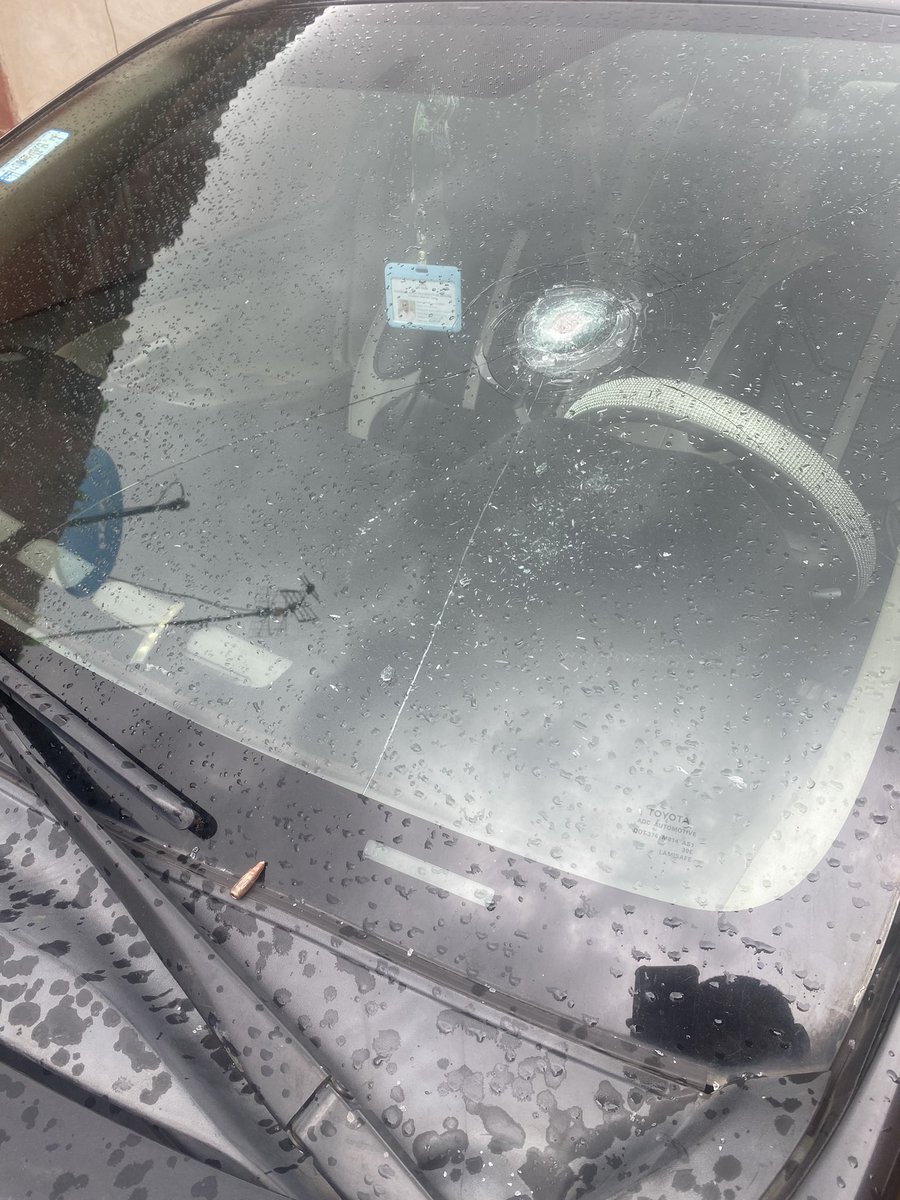 theguy__12's tweet photo. Lagos, still dash me independence gift oh but we thank God it was car windscreen the stray bullet hit, park my car in-front of my apartment after i went out. only for my neighbor to inform me that they heard sound on my windscreen. alas it was my car that a stray bullet hit😳 https://t.co/E0gXyrbw0r