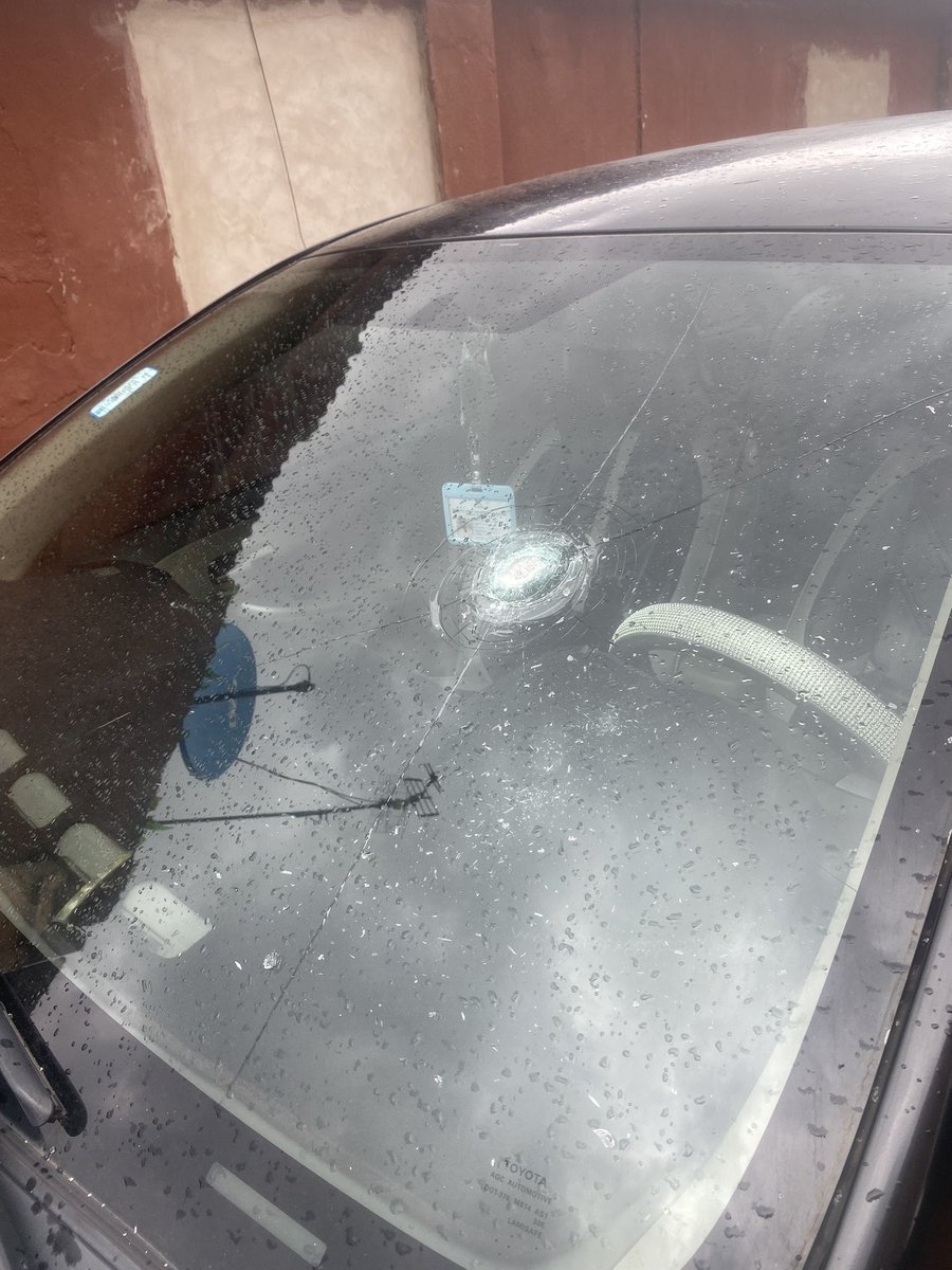 theguy__12's tweet photo. Lagos, still dash me independence gift oh but we thank God it was car windscreen the stray bullet hit, park my car in-front of my apartment after i went out. only for my neighbor to inform me that they heard sound on my windscreen. alas it was my car that a stray bullet hit😳 https://t.co/E0gXyrbw0r