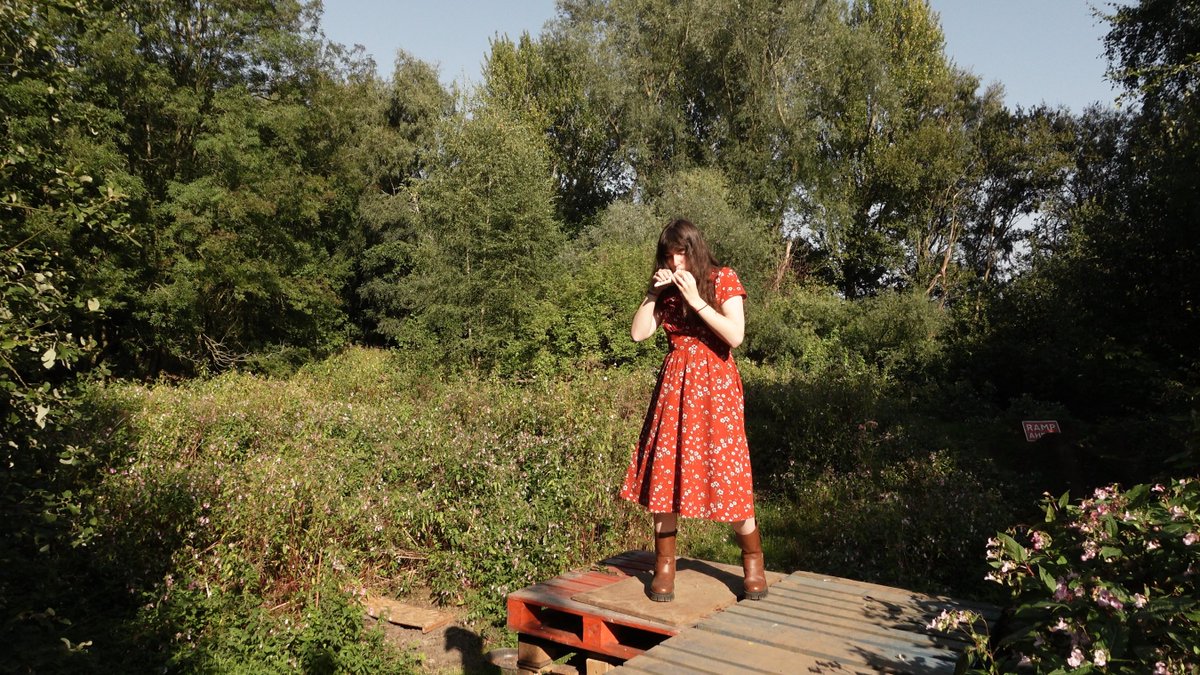 before i sign out i thought id change my profile pic. here are some other cool shots i got on my new camera :).