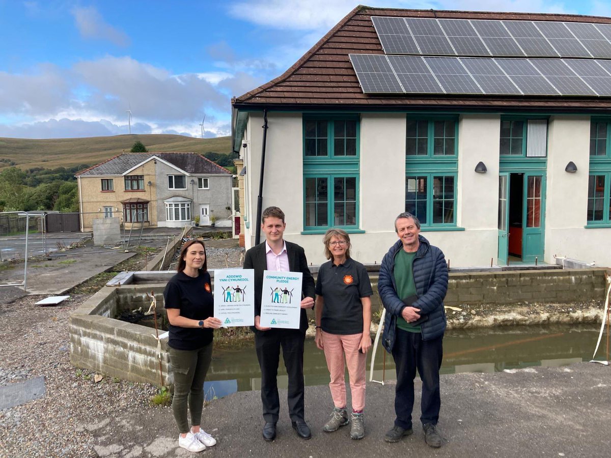 LibDemDavid's tweet photo. This morning I visited Hwb y Gors to see what community energy schemes can do for a community.  

The redevelopment of Cwmgors Primary School into a low-carbon community arts, education and enterprise centre has made substantial progress. https://t.co/VZqwqFnakb