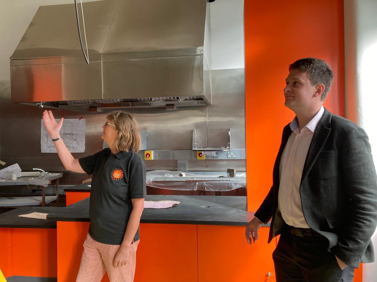 LibDemDavid's tweet photo. This morning I visited Hwb y Gors to see what community energy schemes can do for a community.  

The redevelopment of Cwmgors Primary School into a low-carbon community arts, education and enterprise centre has made substantial progress. https://t.co/VZqwqFnakb