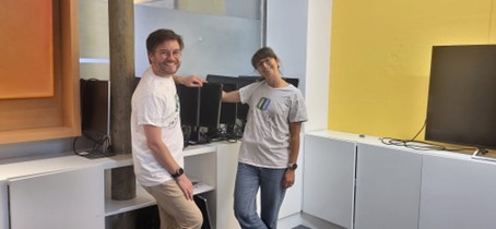 À l'occasion de son déménagement <a href="/LaMedicale/">La Médicale</a> a collecté près de 15000 € pour soutenir les actions de <a href="/HumanSafetyNet/">The Human Safety Net</a>  🇫🇷 grâce à la vente solidaire de son mobilier! 
Merci pour cet élan de générosité en faveur des bénéficiaires de nos programmes #THSN4Refugees &amp; #THSN4Families🫶