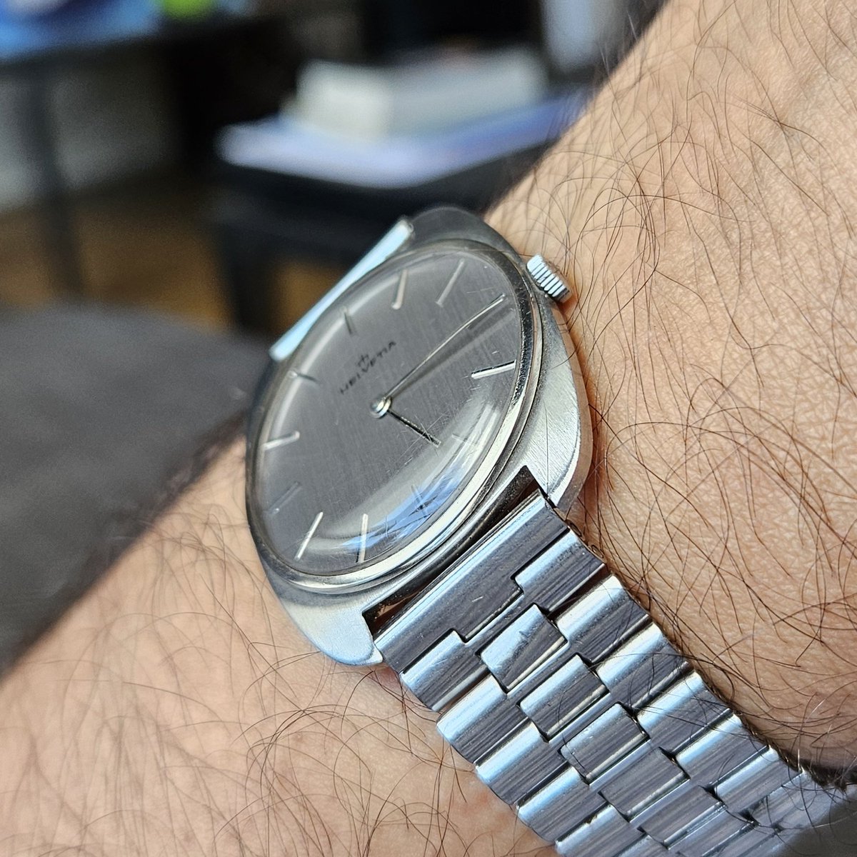 One of my passion besides digital art is mid-range vintage watches

Here an ultra-slim stainless steel Mechanical Helvetia on one of the best wristband ever made: the NSA Novavit