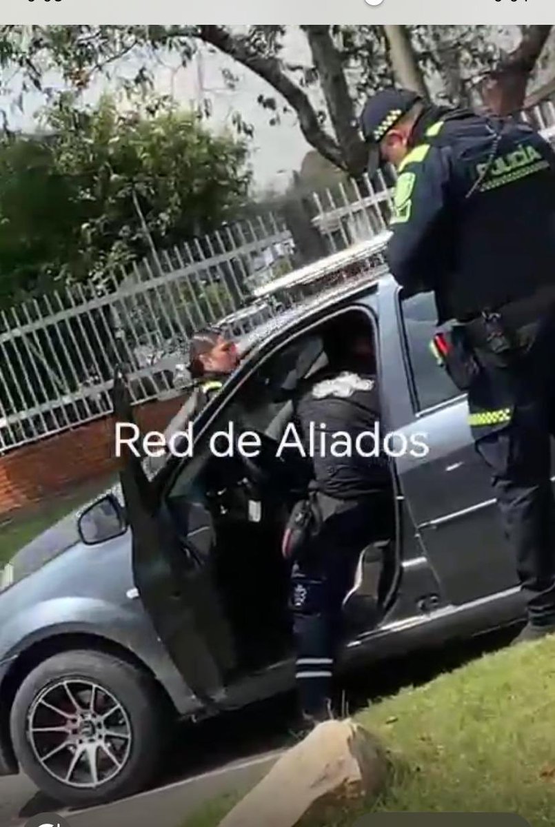 JulEspinosaDice's tweet photo. Me informan de caos frente al
Complejo acuático Simón bolivar por presunta balacera en la calle 63 con kr 50. Este hecho se suma a los incontables hechos de violencia que están sucediendo en Bogotá! @CarlosFGalan https://t.co/5H0eSoJTpK