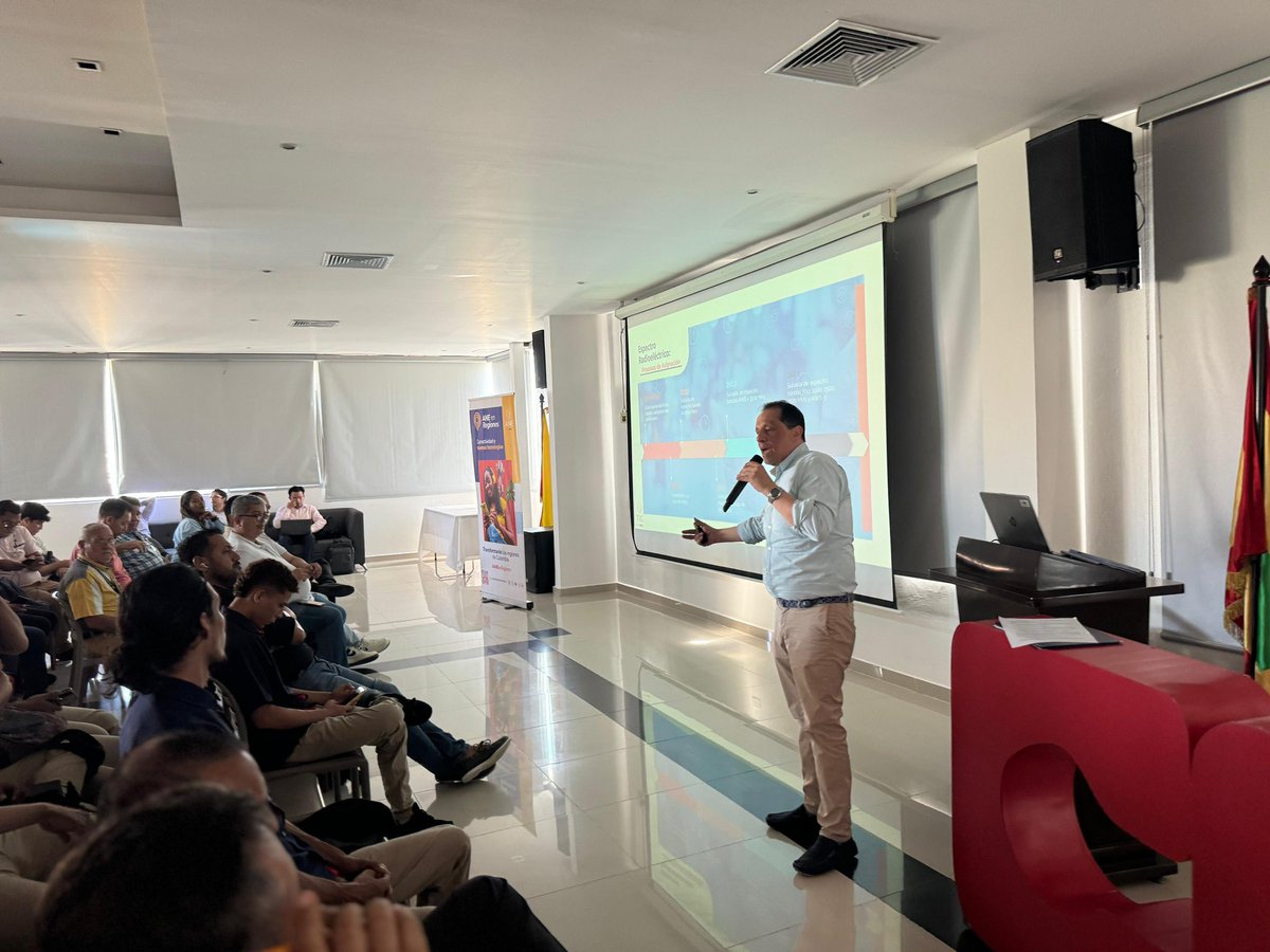 Para promover el conocimiento del espectro radioeléctrico, se realizó #ANEenRegiones en Barranquilla, donde participó el director de DICOM, <a href="/edosoriolozano/">Eduardo Osorio</a>, quien habló de la importancia de este para la #Conectividad del país.