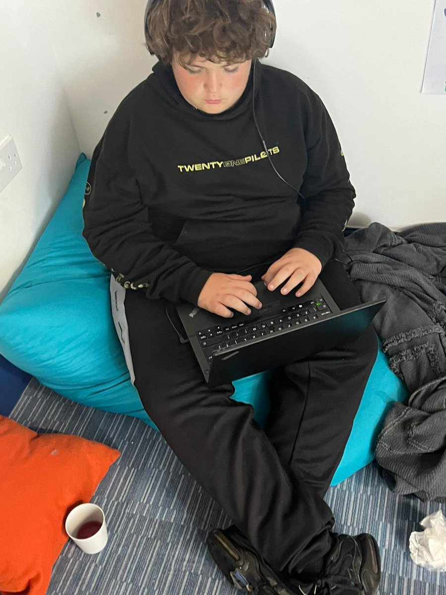 _SuttonHouse_'s tweet photo. Pupils are upskilling their literacy using spellzone⭐️ #spellzone #practice #literacy https://t.co/wCQ4ufsevk