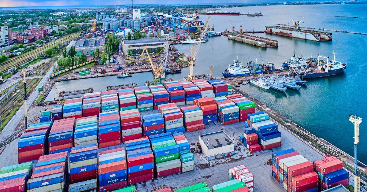 MarineInsight's tweet photo. #PortWorkers At U.S East & Gulf Coast Terminals To Go On Large Scale Strike, First Time Since 1977
Check out this article 👉 https://t.co/uVr9P2oVC8
#US #shipping #shippingindustry #maritimeindustry #maritime #maritimesafety #MarineInsight #Merchantnavy #Merchantmarine https://t.co/mVDlZIE5ml