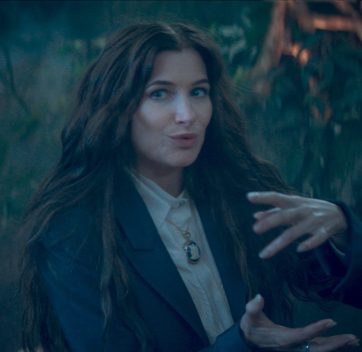 lenaskzorel's tweet photo. they gonna give me kathryn hahn looking like this in episode 4 and expect me to be completely normal about it??? bitch the gay panic will be off the roof #agathaallalong https://t.co/pSXxqKFj3c