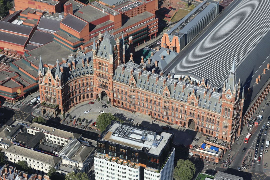 Happy birthday to London Victoria and London St Pancras International! 🎉 🚄 

These stunning railway icons are 320 years old between them!

#LondonVictoria #StPancras