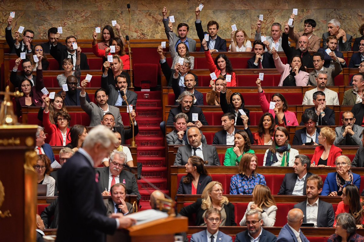 Julien mattia (@julien_mattia) on Twitter photo Les députés d’opposition agitent leurs cartes d’électeurs dans l’hémicycle, pour protester contre la nomination de Michel Barnier au poste de Premier Ministre.
📸 Julien Mattia <a href="/EPA_Images/">EPA Images</a>
#LFI #NFP #AssembleeNationale #Barnier #Politique #FranceInsoumise
#GouvernementBarnier Les députés d’opposition agitent leurs cartes d’électeurs dans l’hémicycle, pour protester contre la nomination de Michel Barnier au poste de Premier Ministre.
📸 Julien Mattia <a href="/EPA_Images/">EPA Images</a>
#LFI #NFP #AssembleeNationale #Barnier #Politique #FranceInsoumise
#GouvernementBarnier