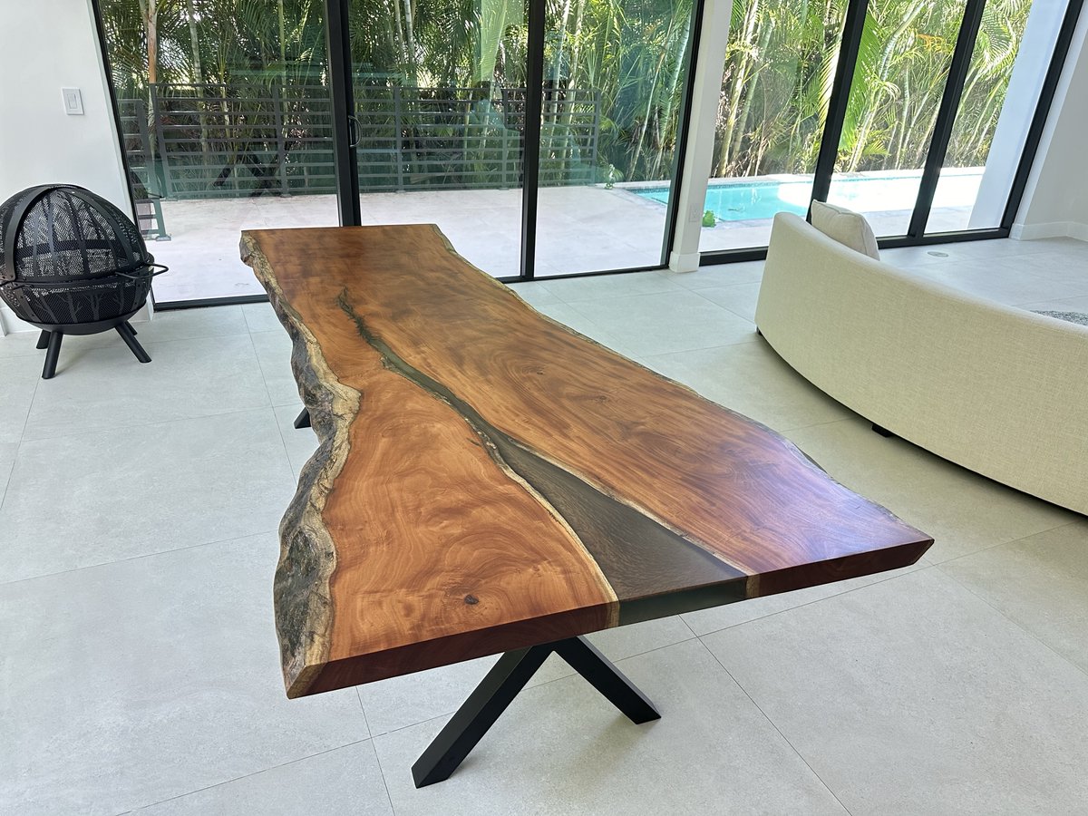 PonderosaSlabs's tweet photo. Viva Cuba!!! This is a Cuban ￼Mahogany Dining Table that we just delivered to one of our customers. https://t.co/xeHZgtyfL1