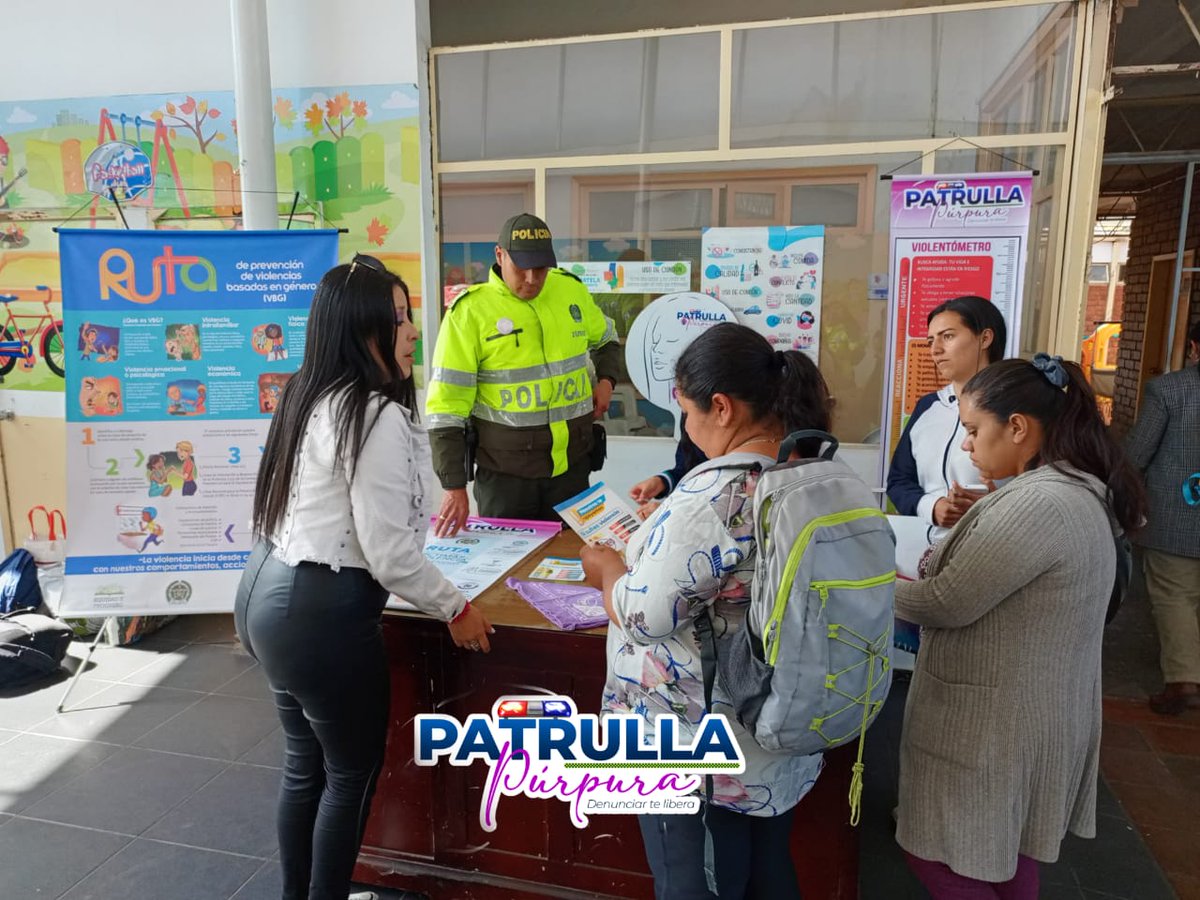 aldianoticiasco's tweet photo. #LaPatrullaPurpura de  @PoliciaMTunja en coordinación con @SecMujerTunja realizan campaña denominada "Juntanza de mujeres" , con el objetivo de crear espacios de orientación, apoyo y empoderamiento a todas las mujeres, dándoles a conocer los tipos de violencia y rutas de atención https://t.co/sf2mMsRbSe