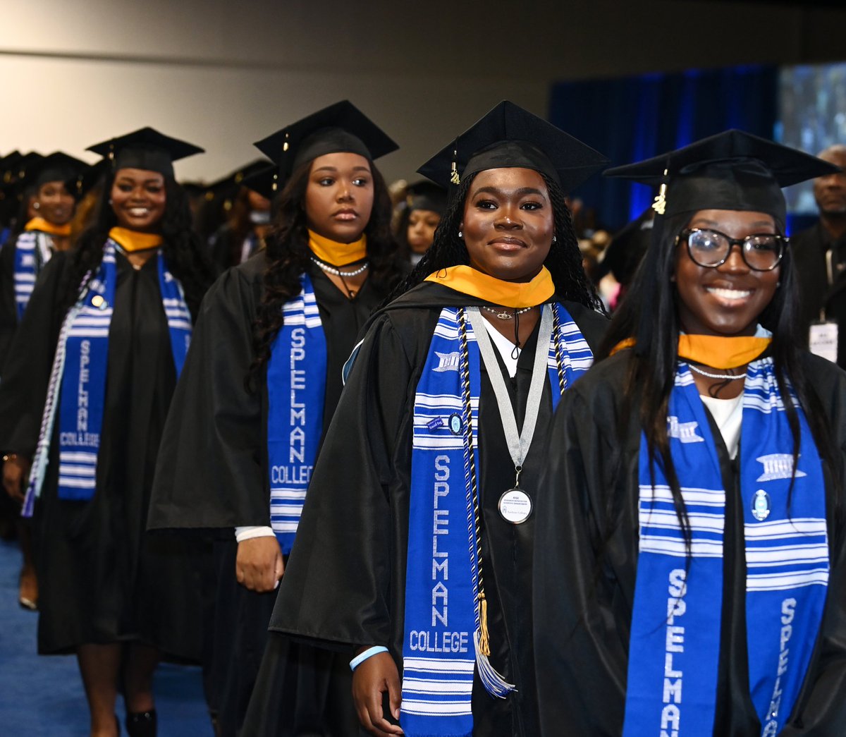 mymixtapez's tweet photo. 86% of U.S. workers with education debt said their degree wasn’t worth the student loans, according to new study. https://t.co/CPzeyehFTD