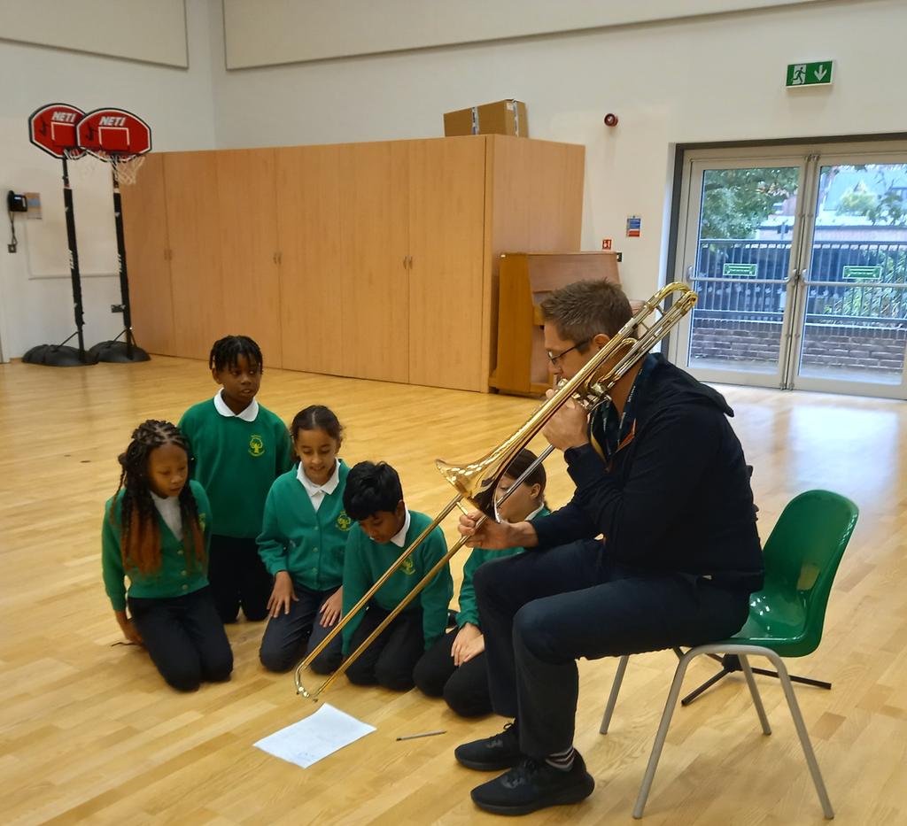 TDEDionysus's tweet photo. Bringing #flute #trombone &amp; #viola to #Slough's schools today, lots of budding composers creating songs all about #WilliamHerschel ✨️🎻🎶🔭

Come along to see what they've composed on Oct 25!

#LiveMusic
#MusicForAll
#MusicInSchools https://t.co/VM6BBGvv17