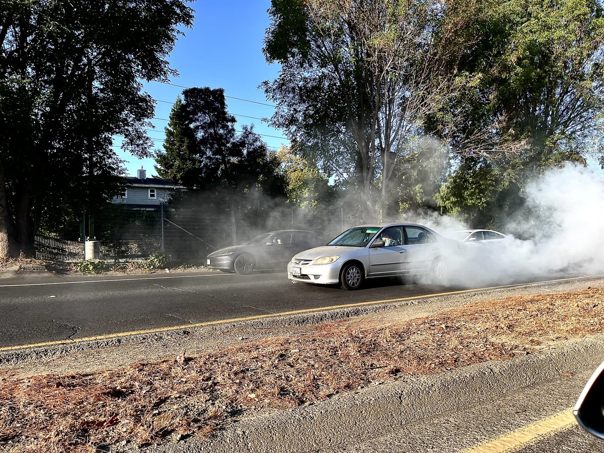 LeonBrauer's tweet photo. That may hold up traffic for a while.
Alma/Central Expy at Rengstorff Ave, Mountain View
@MountainViewPD @MVFirefighters https://t.co/fGfKCncG7l