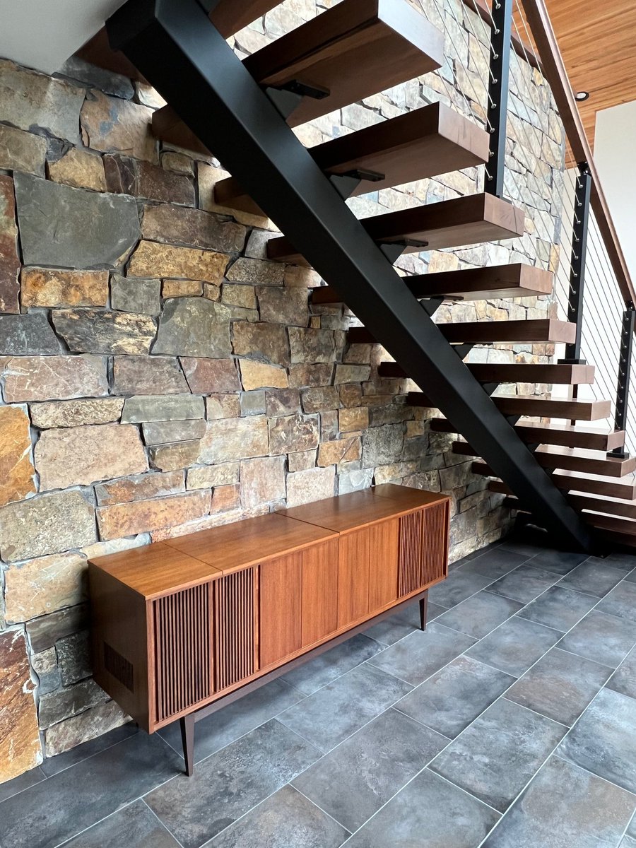 quarrymillstone's tweet photo. This stunning interior wall and fireplace feature the Quarry Mill's Kalispell natural thin stone veneer.
https://t.co/MpH50O74NY
#naturalstone #stonesiding #interior #interiordesign #stonewall #dreamhome #newhome #welcomehome #beautifulhomes #rustic #rusticdesign https://t.co/VoNp3R4nVT