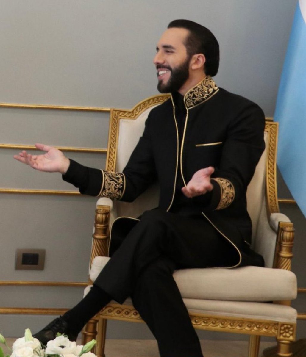 POR QUÉ SE VISTE ASÍ LA BUKAKE TIPO EMPERATRIZ DE PAKISTÁN