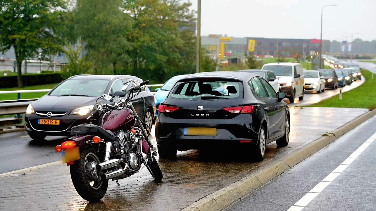 nhdagblad's tweet photo. Motorrijder knalt achterop auto en raakt gewond op N240 in Wieringerwerf https://t.co/wwgyxs6sPM https://t.co/M7oFOQDvy2