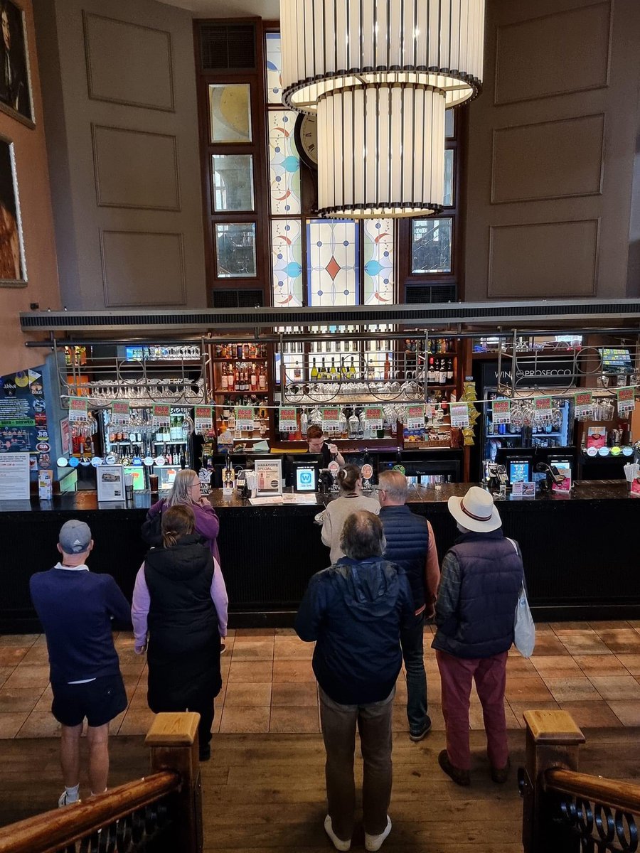 QueuesPub's tweet photo. Kings Head Inn ‘spoons, Salisbury - two queues! @QueuesPub #pubqueues #spreadoutalongthebar https://t.co/6L7s1Gi2Xh
