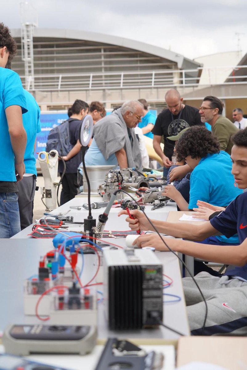 sophiebejean's tweet image. Bravo aux équipes du campus des métiers @CMQE_AS et au lycée Mistral #Nîmes pour la semaine aéronautique et spatial en Occitanie ! Visite des stands, rencontre avec les entreprises aux côtés des enseignants et élèves passionnés par ces filières d&apos;excellence et d&apos;avenir !