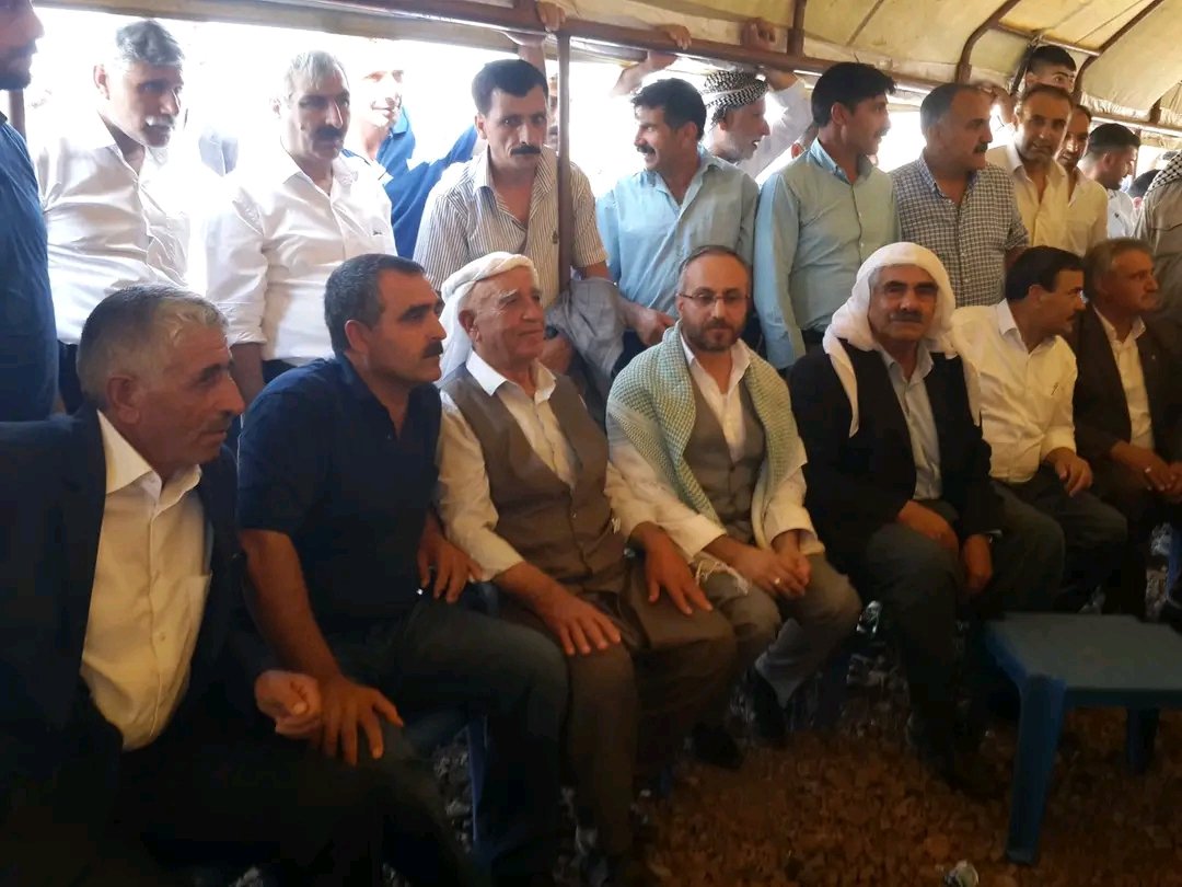 OrhanACIKBAS's tweet photo. Eğer beli bükülmüş ihtiyarlarımız olmasaydı, belalar üzerinize sel gibi dökülecekti. (Hadis-i Şerif)

Yaşlılarımız toplumun manevi rahmet sigortalarıdır. 
Yaşlılara hürmet etmek ve ihtiyaçlarını karşılamak, her Müslüman'ın görevleri arasındadır.

Rabbim sağ onları başımızdan eksik etmesin, vefat edenlere rahmet eylesin inşaAllah
#1EkimYaşlılarGünü
