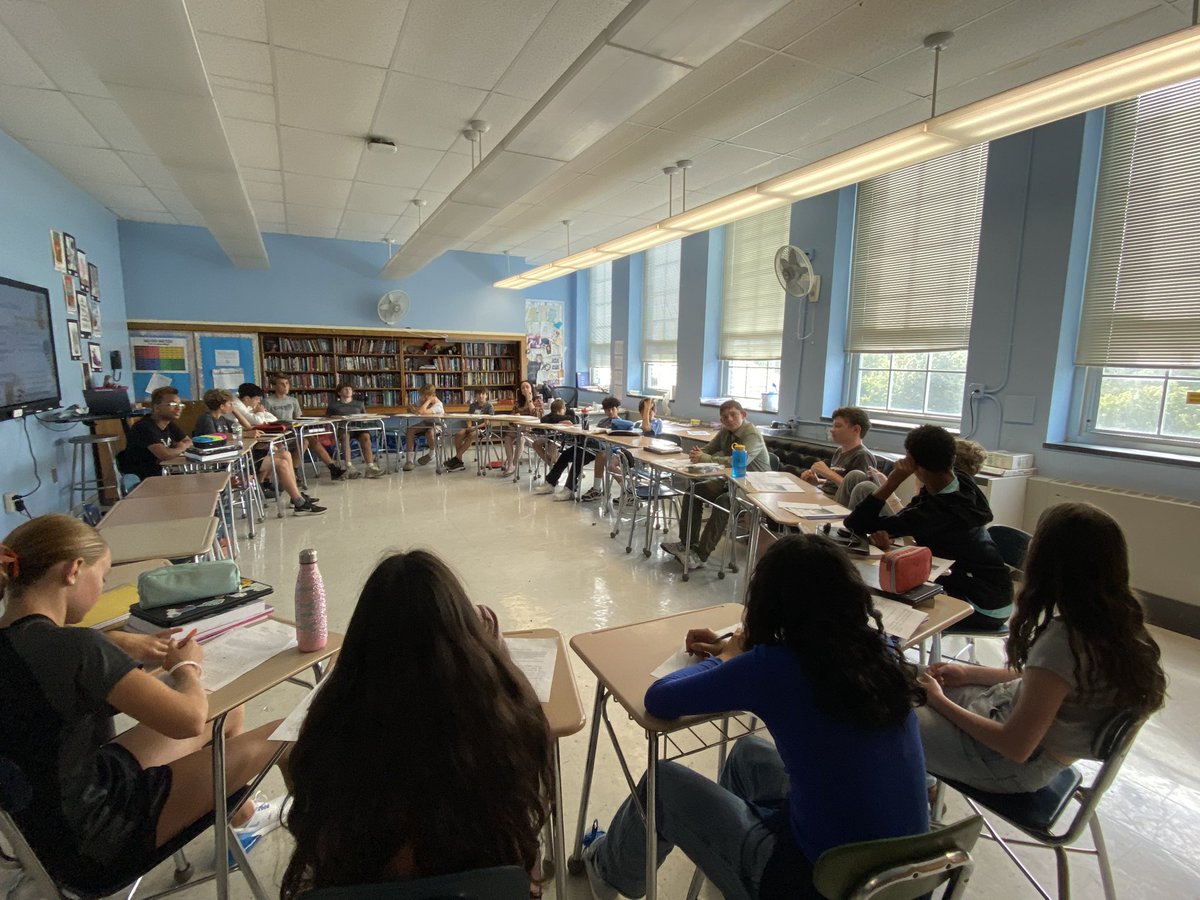 pvc_ap's tweet photo. 8th grade scholars crushing the Harkness discussion method before diving in to Refugee by @alan.gratz #accountabletalk https://t.co/KhRaENYYTI
