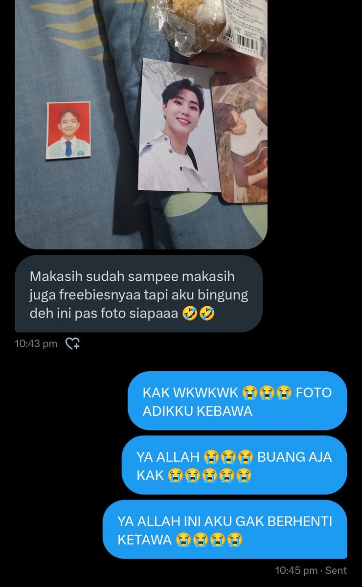 GUE NGETAWAIN INI SAMA BUYER GUEEE 😭😭😭☝🏻

FOTO ADEK GUE KEBAWA ☝🏻😭😭😭