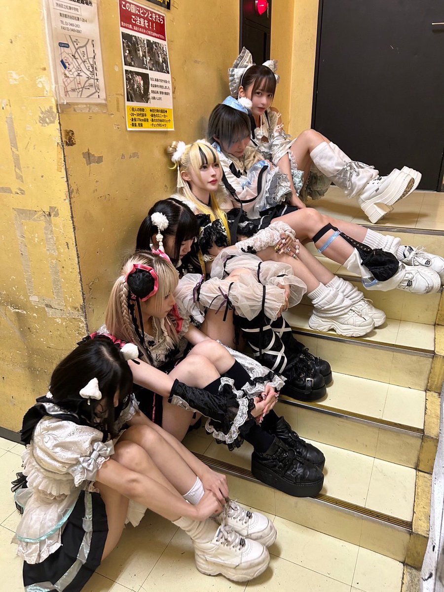 目を離すとたんぽぽになってるガキ🦴 tweet media