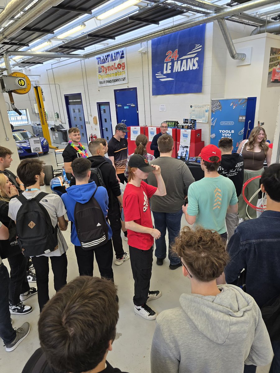 Excelr8M's tweet photo. Another successful event at @DerbyUni in collaboration with @drapertools Students had the unique opportunity to get up close to our BTCC car, participate in competitions, and discover Draper Tools’ impressive range. #EXCELR8Motorsport #DraperTools #UniversityofDerby https://t.co/i3XCD3SU65
