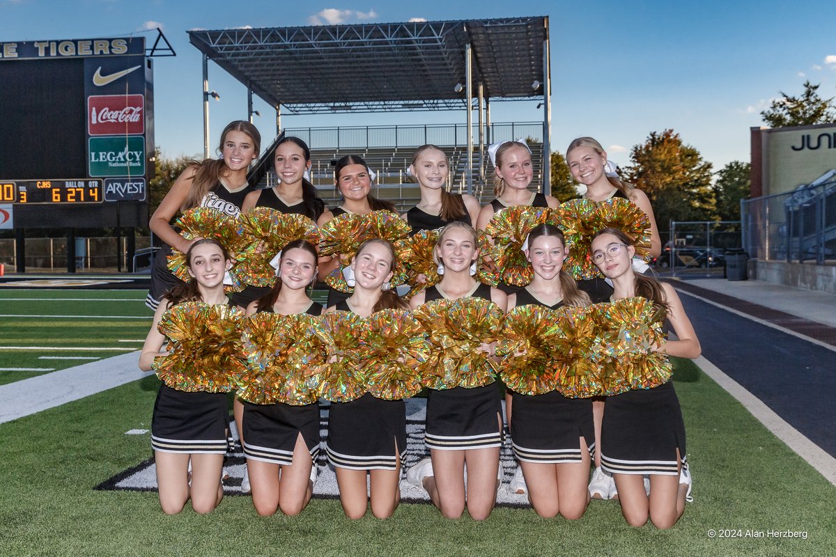 AlanHerzberg's tweet photo. Bentonville's 9th grade dance team performed at halftime of Monday's 9th grade football game. More photos at:
https://t.co/e9yFkw0QFU

#TigerDNA
https://t.co/b1u4wdxTZv https://t.co/y8M03qWn0x