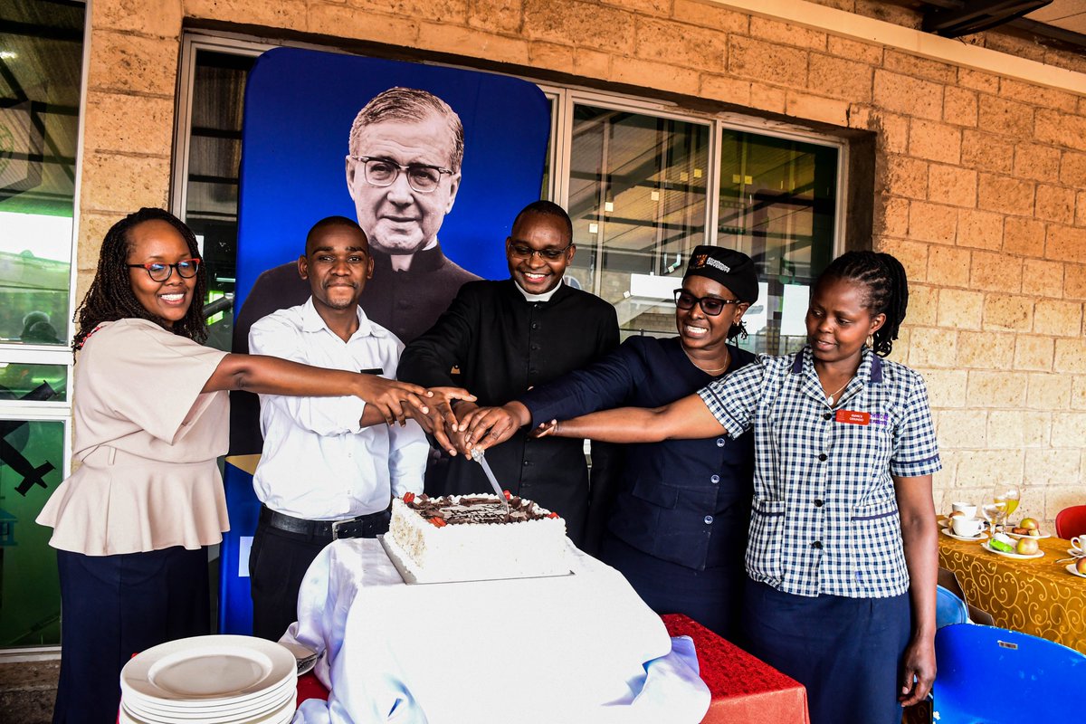 StrathU's tweet photo. Of course, in true Strathmore style, no event is complete without a delicious slice of cake!๐๐
#StrathFoundersWeek #LifeInTheDigitalAge https://t.co/9L9U5M1sdu