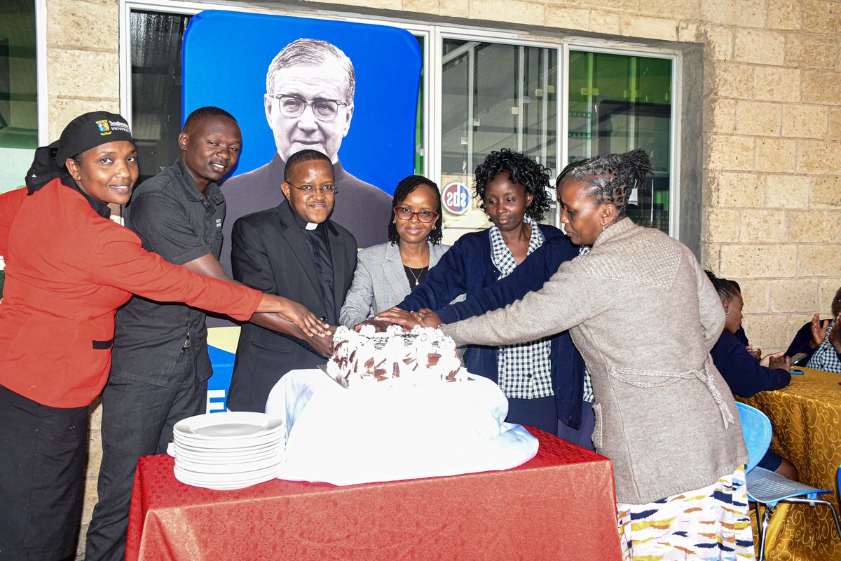 StrathU's tweet photo. Of course, in true Strathmore style, no event is complete without a delicious slice of cake!๐๐
#StrathFoundersWeek #LifeInTheDigitalAge https://t.co/9L9U5M1sdu